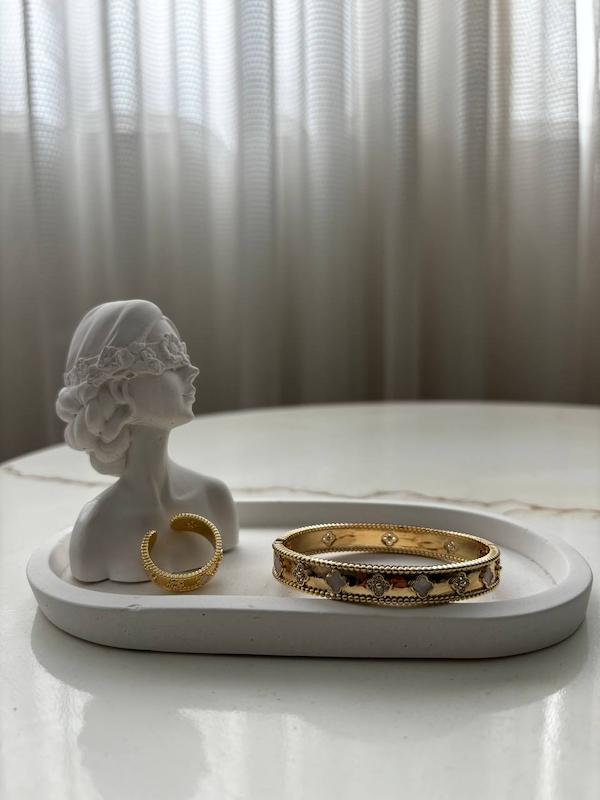 بنگل و انگشتر 