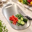 تخته برش استیل بیضی دورو خش‌دار با فلفل و خیار خردشده
