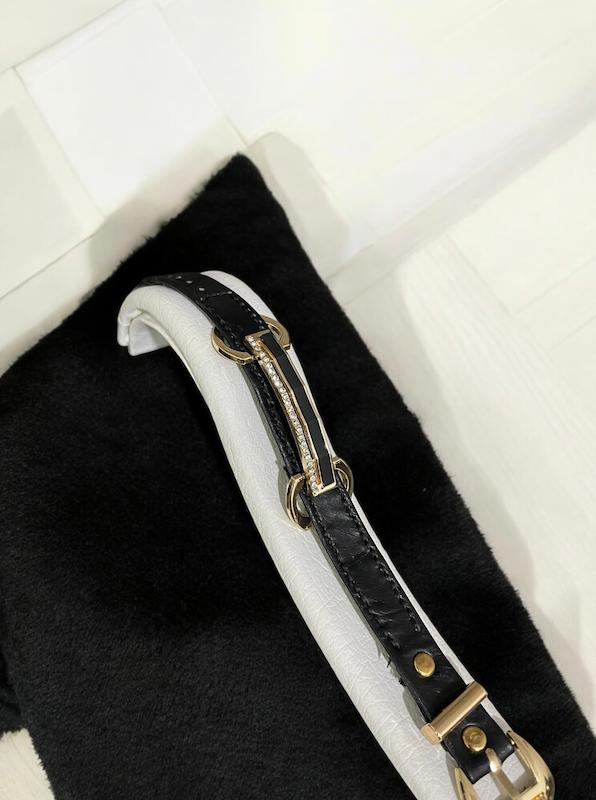 دستبند زنانه چرم طبیعی یراق خطی نگینی  کد ۳۳۳۵۰۳۹