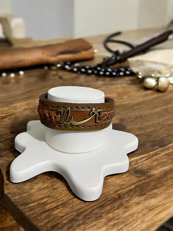 دستبند مردانه چرم طبیعی طرح خدا کد ۳۳۳۵۰۵۶