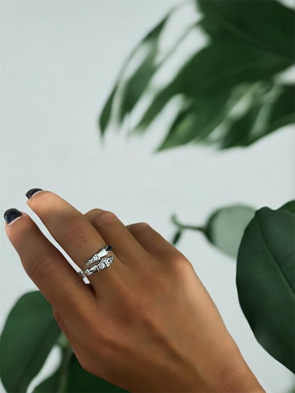 انگشتر زنانه طرح مار کد۳۳۳۱۰۲۷ 