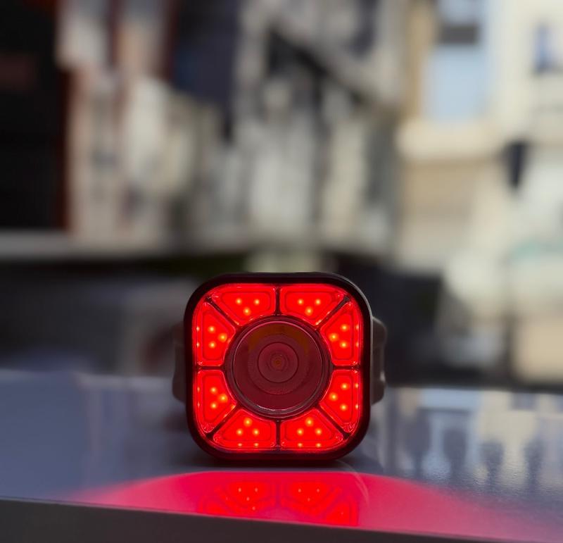 چراغ پیشانی سنسور دار زینگارو مدل HX-826XS با قابلیت تعویض باطری