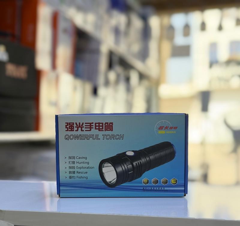 چراغ قوه دستی اسمال سان مدل ZY-E20 با نور LED و شدت ۲۰۰ لومن با باطری 26650 قابل تعویض