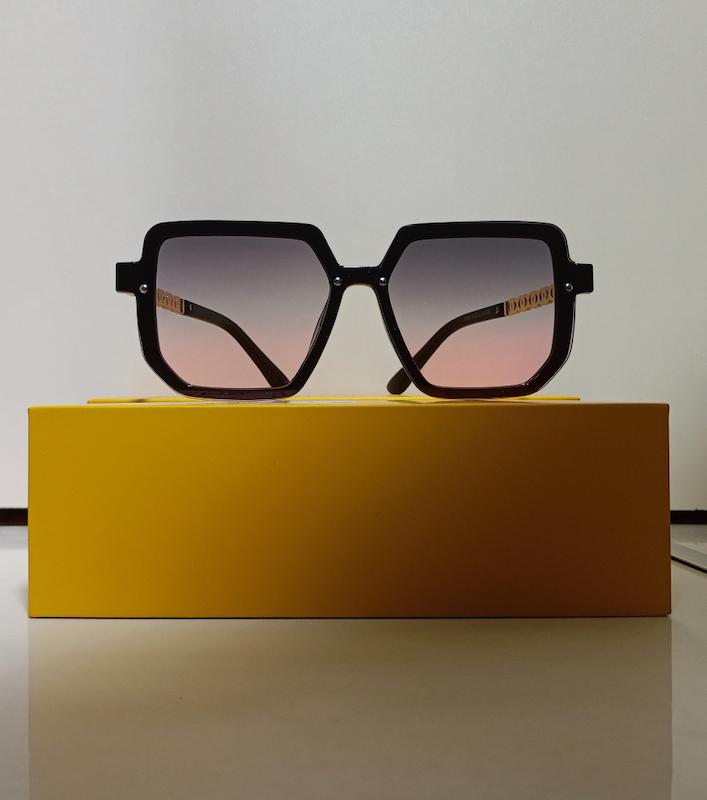 عینک آفتابی زنانه PRADA نیمه شفاف فوق العاده با کیفیت دارای استاندارد UV 400