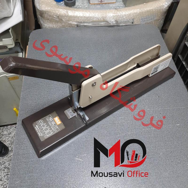 منگنه صحافی وسط زن مکس "استوک"