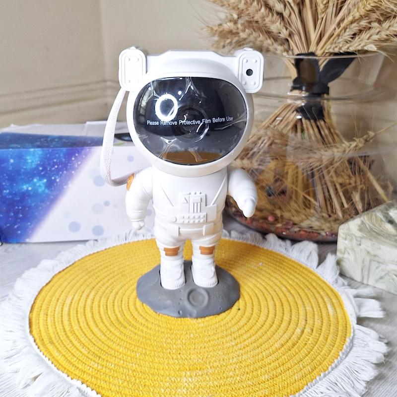 چراغ خواب فضانورد 