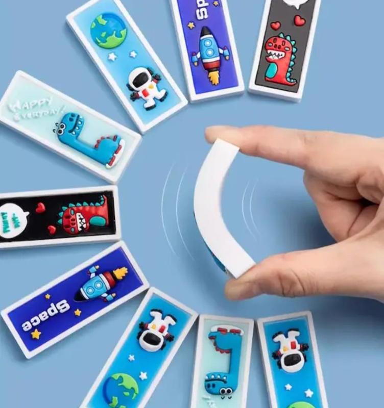 پاکن دوبعدی طرح فضانورد و دایناسور