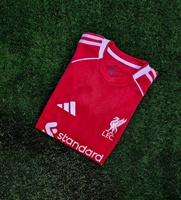 پیراهن و شورت تیم لیورپول ( فصل جدید)