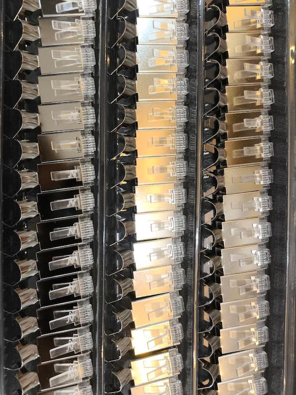 سوکت شبکه شیلددار میانگذر شانه دار  CAT6 STP