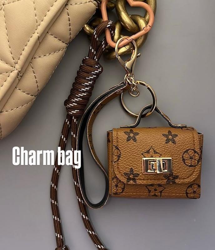 چارم بگ LV قهوه ای