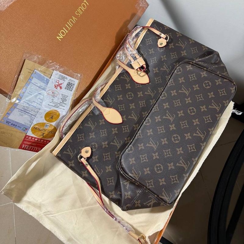 کیف گشواره ای لوییز ویتون وارداتی فول پک کد 384