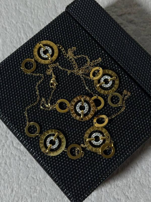 زنجیر رو لباسی بولگاری کد 679