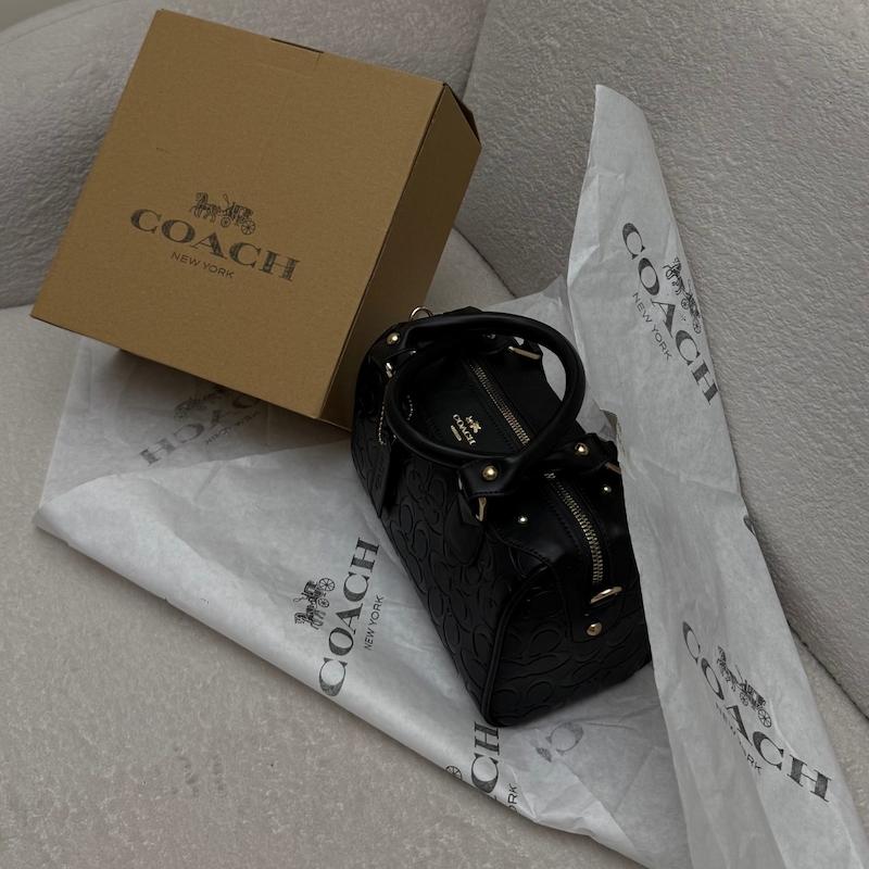 کیف زنانه صندوقی چرم امباس شده کوچ کد855