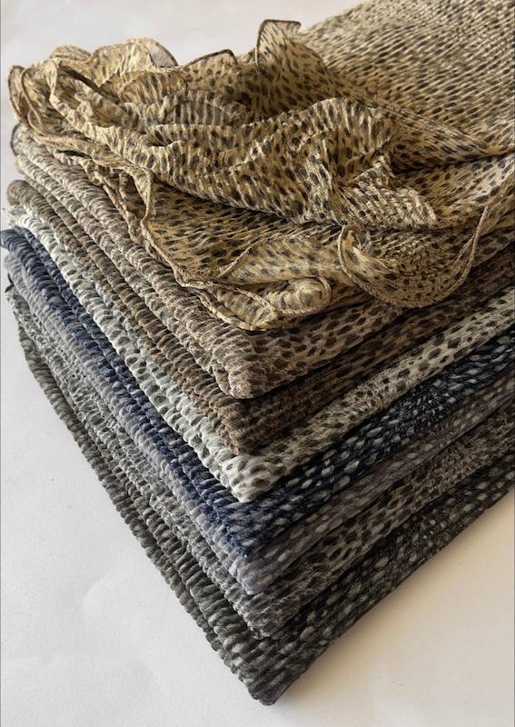 شال پلیسه حریر شنی  دور دالبری کد091