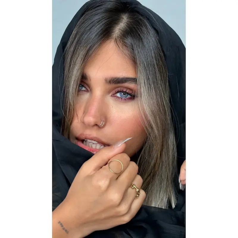 تصویر لنز طوسی آبی لوتوس یونیک شماره 3