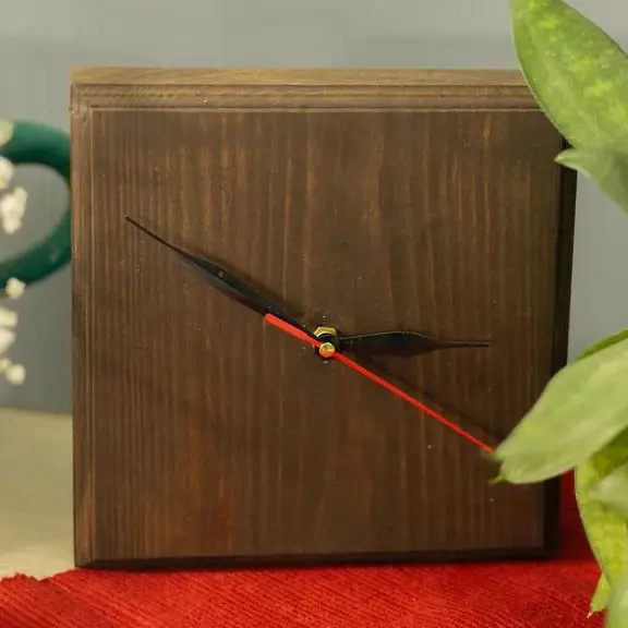 ساعت چوبی مناسب هدایای سازمانی و تبلیغاتی و نمایشگاهی