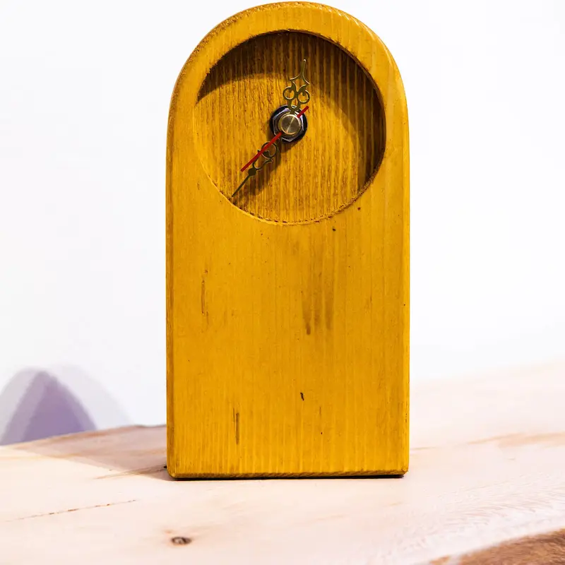 ساعت رومیزی چوبی هدایای سازمانی تبلیغاتی و نمایشگاهی