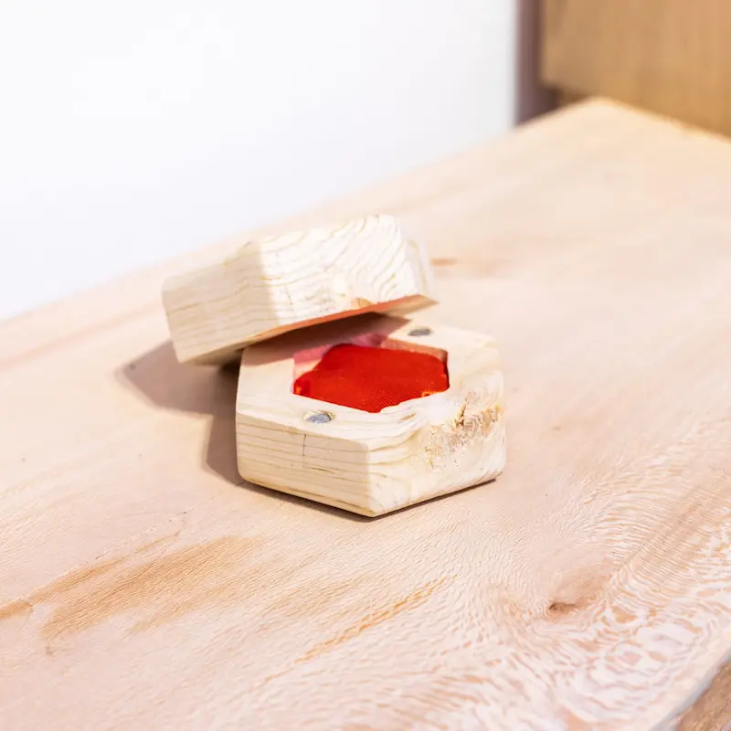 جعبه جواهر چوبی شش ضلعی هدایای سازمانی تبلیغاتی و نمایشگاهی