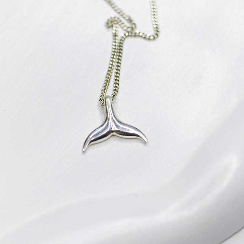 گردنبند دم وال