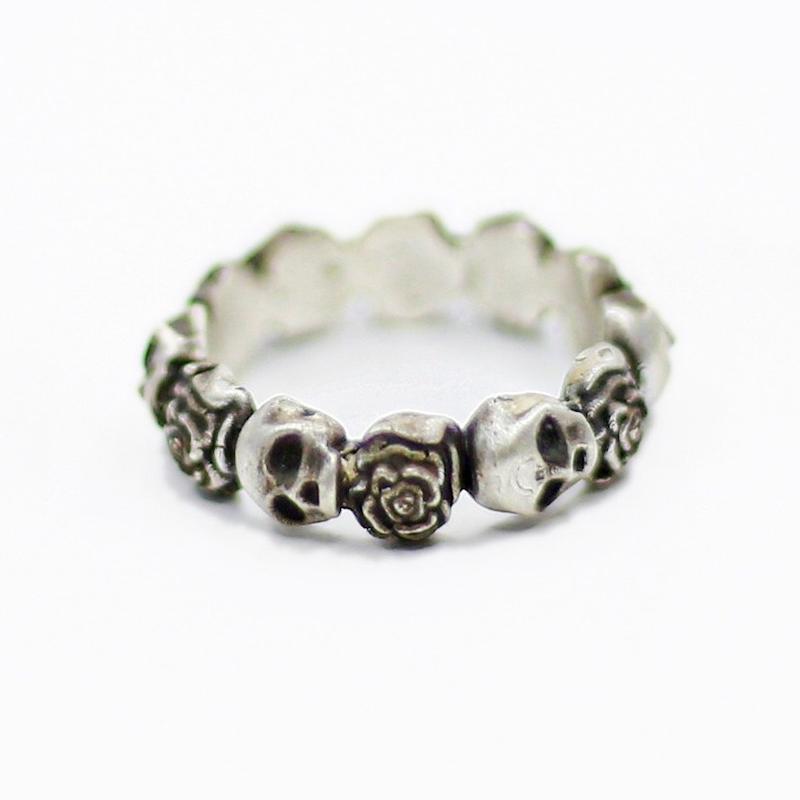 رینگ اسکلت و گل رز