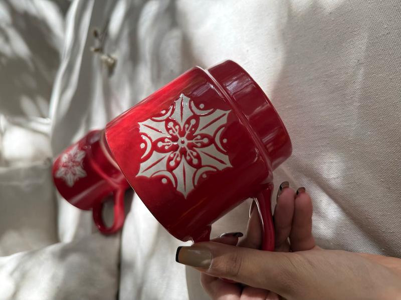 ماگ دونه برف قرمز 