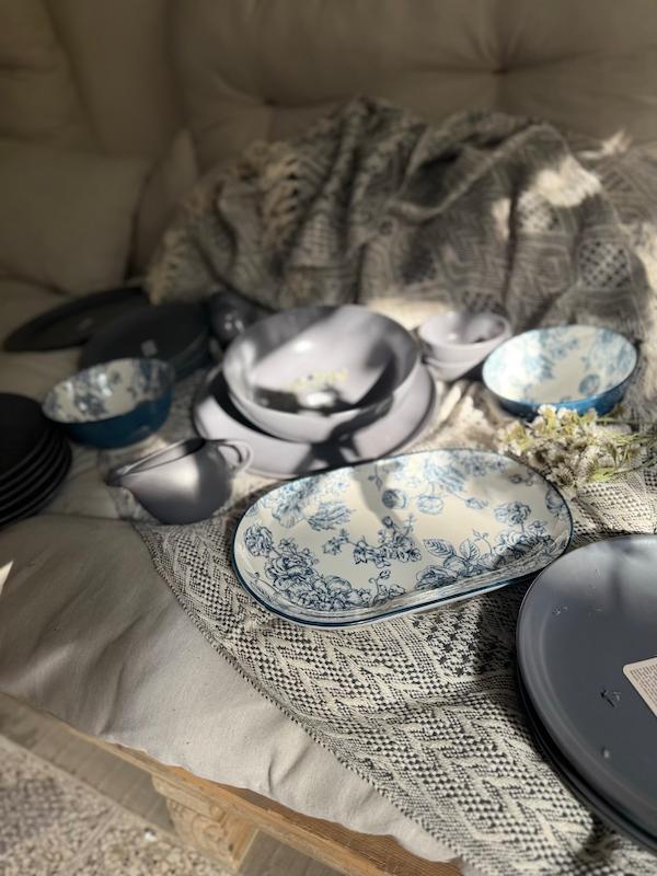 ست سرویس غذاخوری چینی تلفیق فیلی و ظروف گلدار 