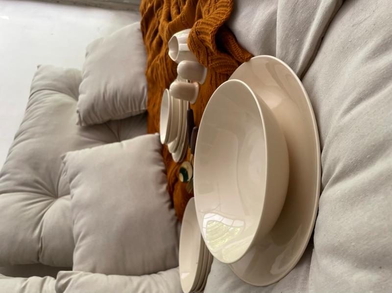 سرویس غذا خوری طرح ایکیا رنگ کرم براق 