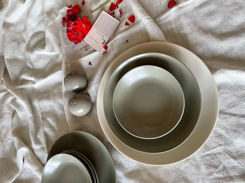 ست غذاخوری چینی تلفیق سبز و کرم 