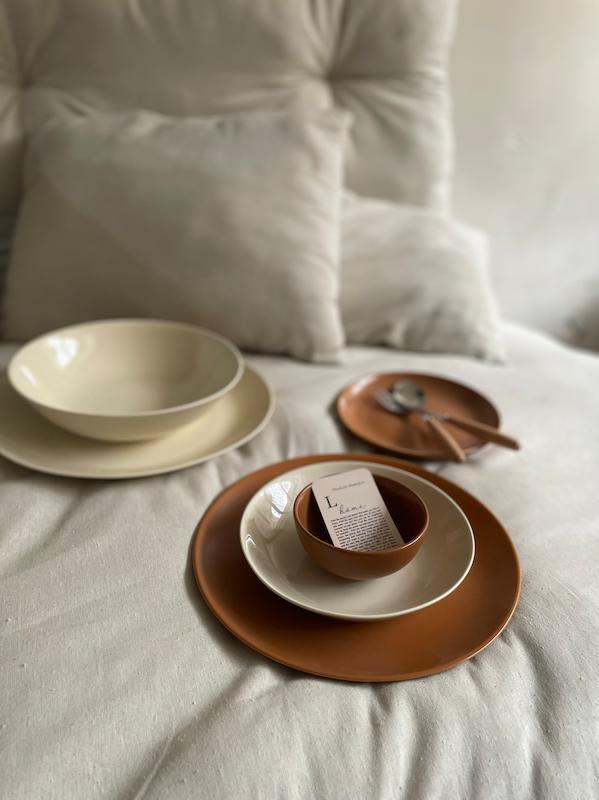 سرویس غذاخوری بوهو تلفیق کرم و آجری