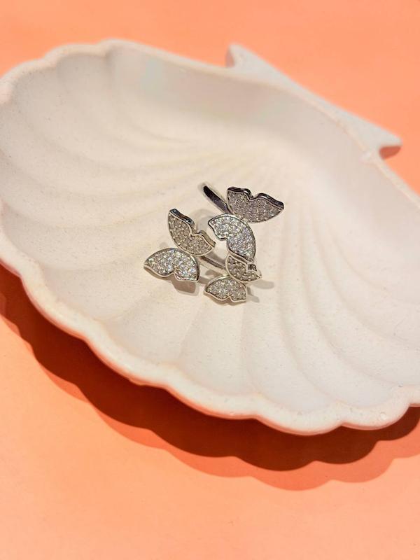 انگشتر پروانه