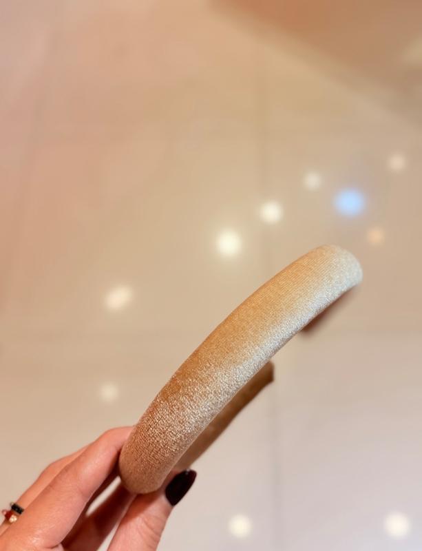 تل مخمل كرم طلايي