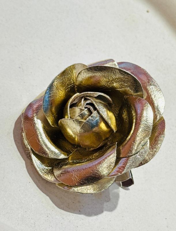 گل سينه شنل 