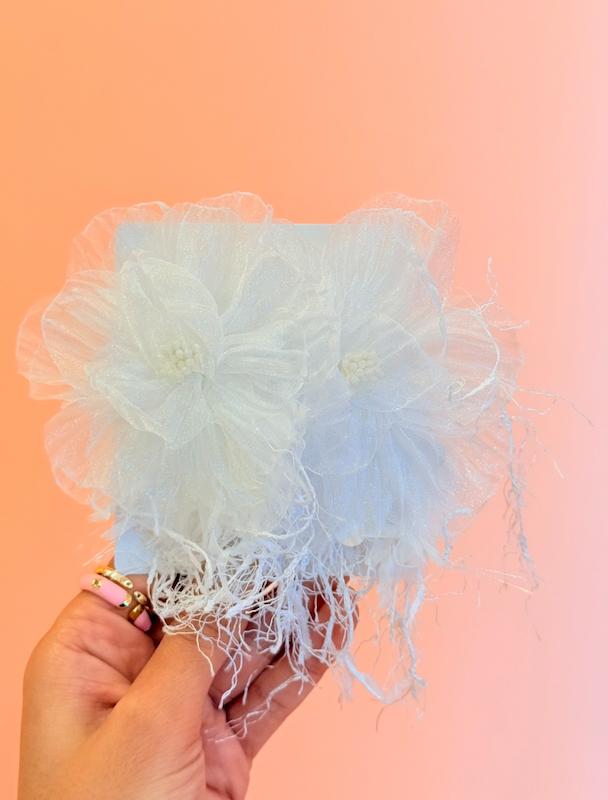 گوشواره گل فشن حرير پفكي شيري