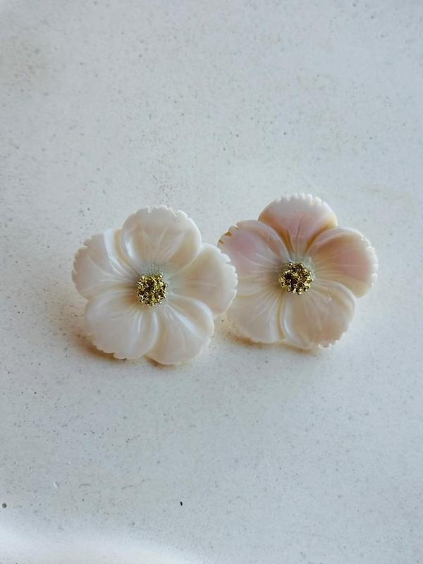  گوشواره گل صدف طبيعي