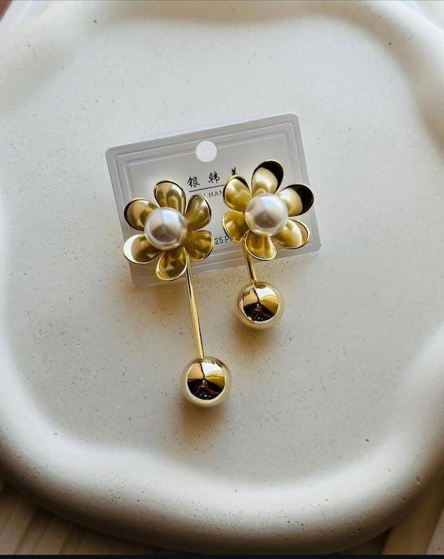 گوشواره گل طلايي