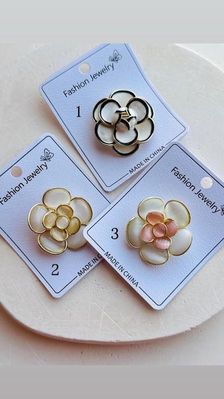 سنجاق سینه گل شنل