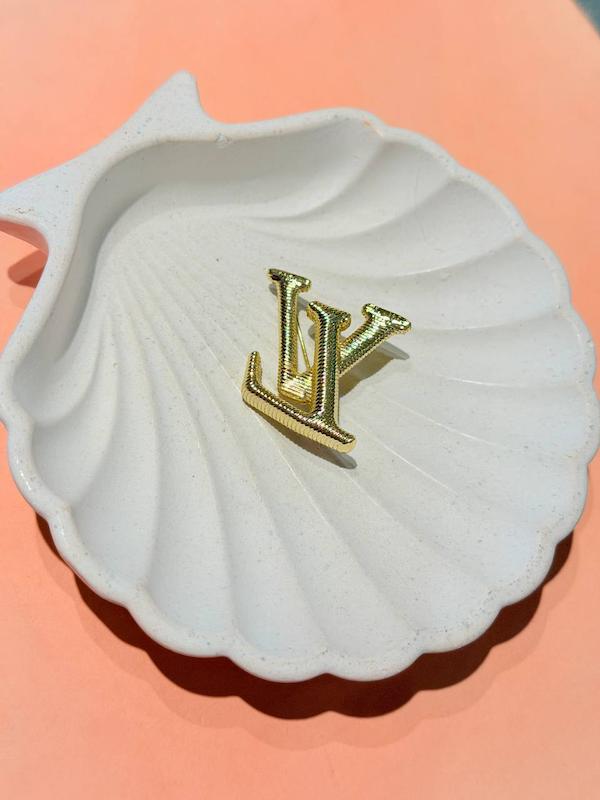 سنجاق سينه LV