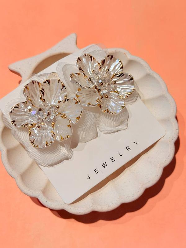 گوشواره گل صدفي