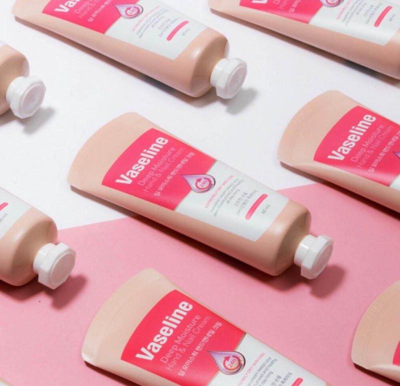 کرم دست و ناخن از برند وازلین  