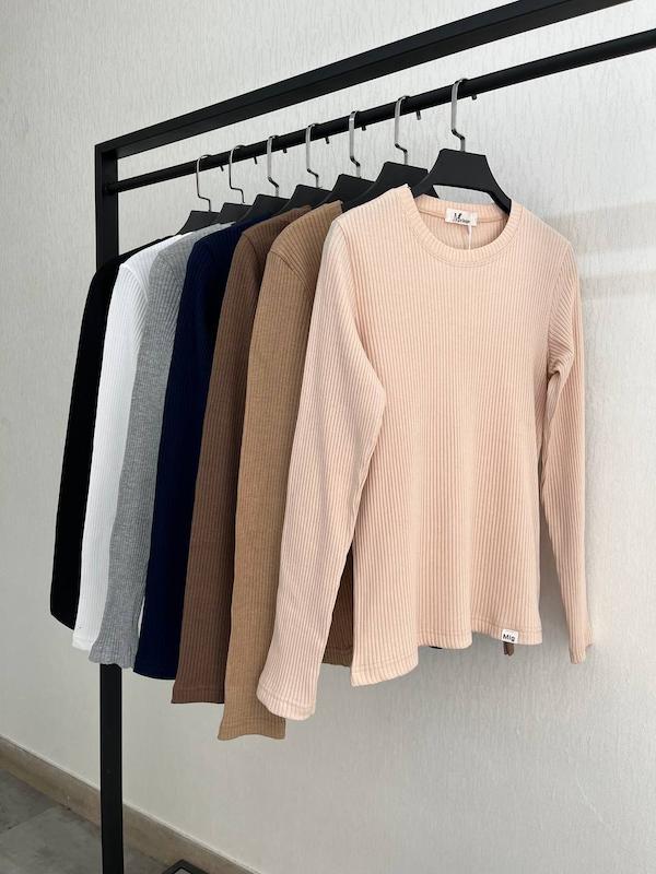 بلوز كبريتي يقه گرد