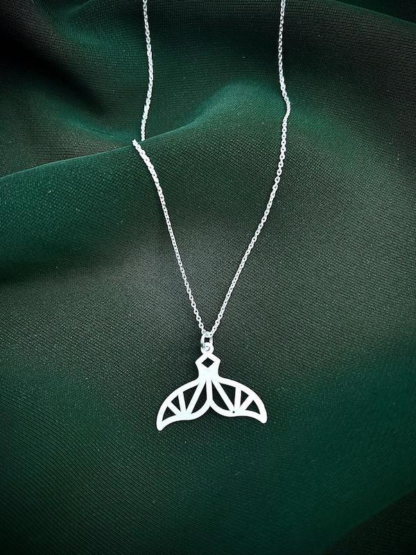 آویز دم نهنگ 