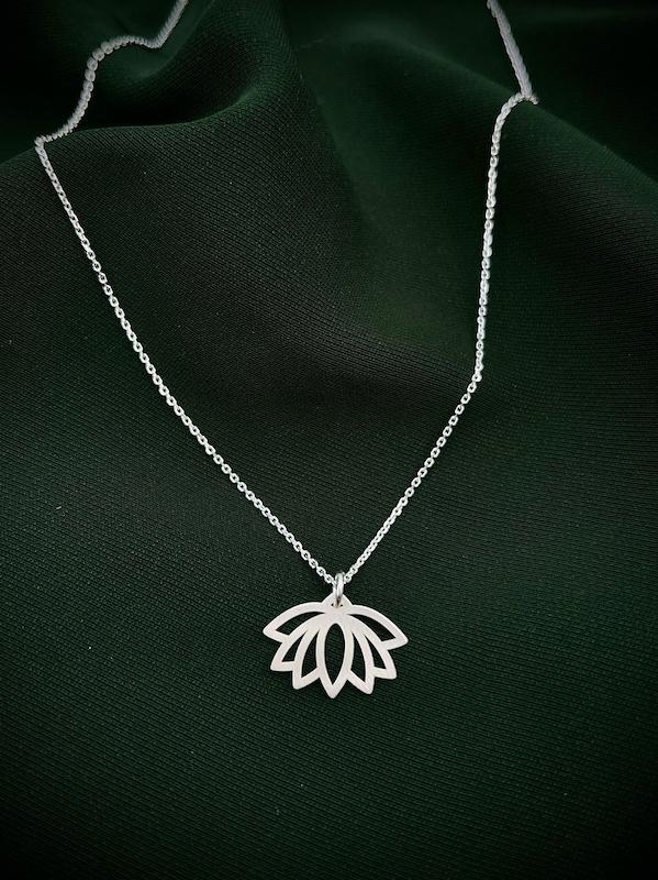 آویز گل نیلوفر