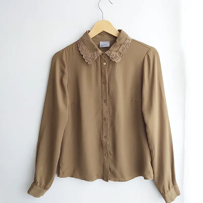 شومیز یقه گیپور veromoda