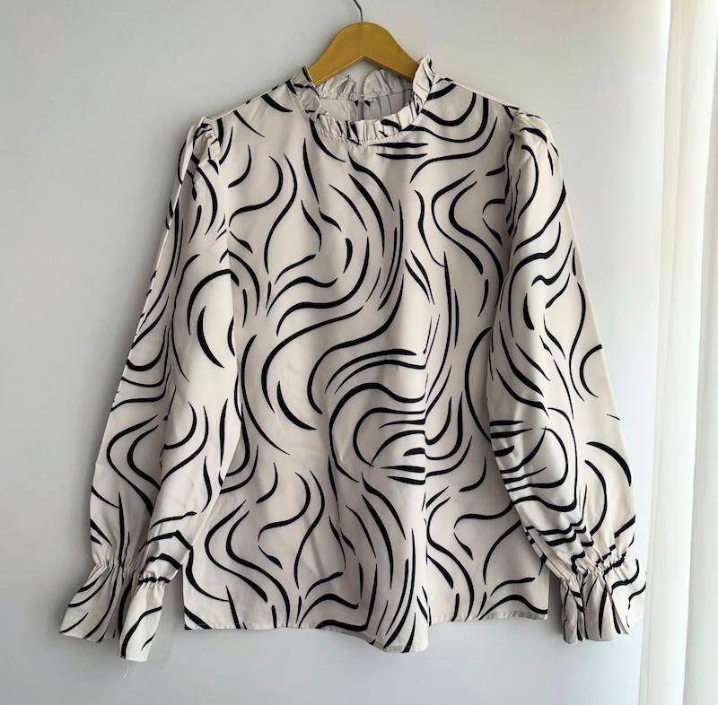 شومیز کرم طرح دار