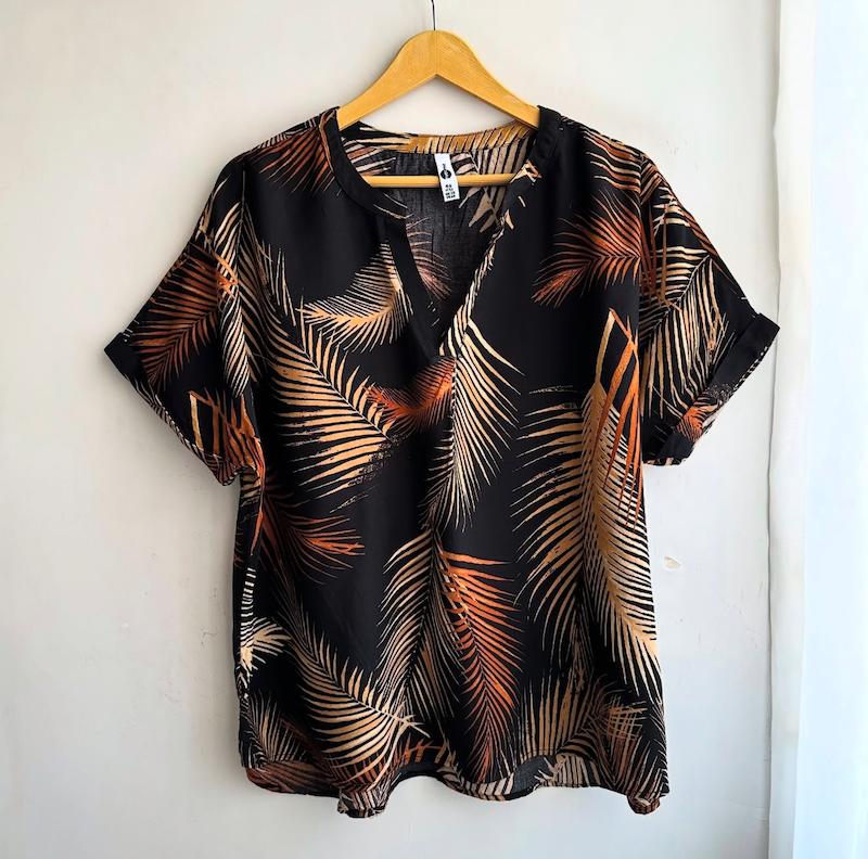 بلوز مشکی با طرح برگ