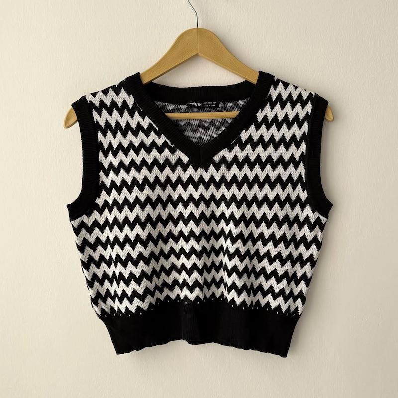 بافت وست  سفید و مشکی