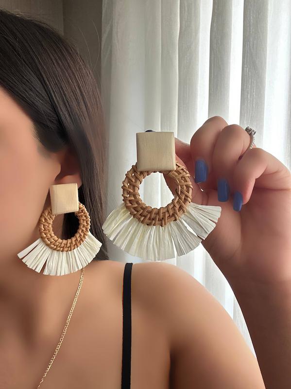 گوشواره حصیری کرم و سفید بزرگ