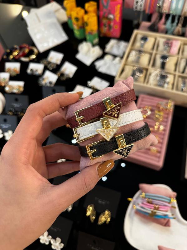 دستبند کمربندی prada