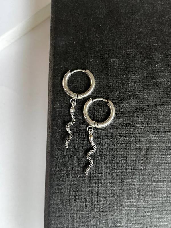 پیرسینگ حلقه‌ای مار