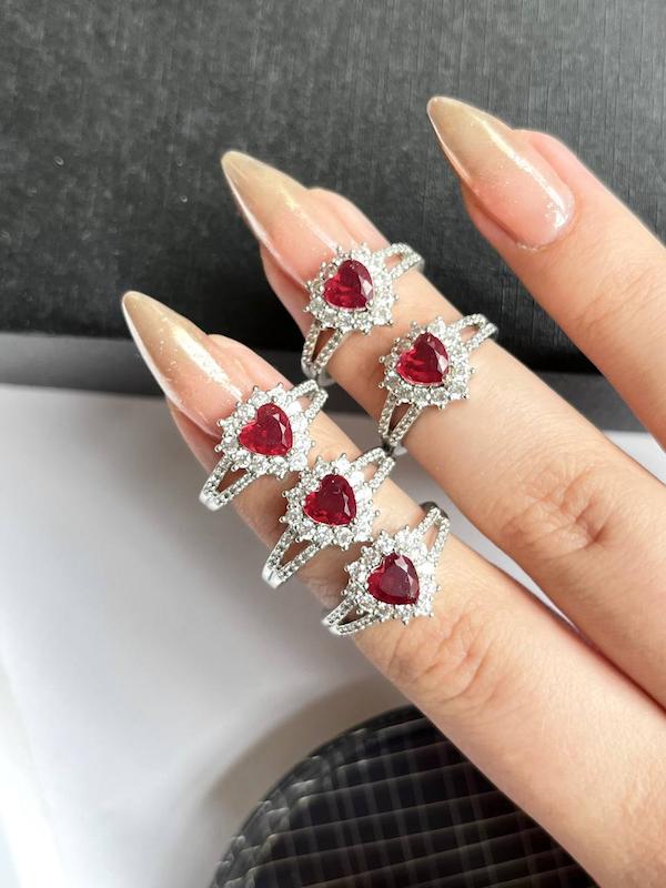 انگشتر جواهری قلبی